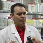 Investigadores de la UAS trabajan en un proyecto para ayudar en el cuidado postcosecha del tomate con compuestos naturales y evitar la podredumbre.