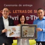 La poeta Roxana Elvridge-Thomas, recibe el Premio Nacional Letras de Sinaloa