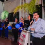 Palacio Municipal se ilumina de azul en apoyo a quienes viven con espectro autista.