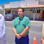 Supervisa Alcalde Antonio Menéndez trabajos de señalización vial con pintura en Los Mochis.