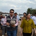 Supervisa Gobernadora Yeraldine construcción de carretera en Mocorito.