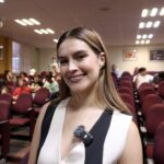¡De las aulas al éxito! Susana Iturralde inspira a futuros comunicólogos de la UAS, en el cierre del ciclo de conferencias “Atmósferas Narrativas”.