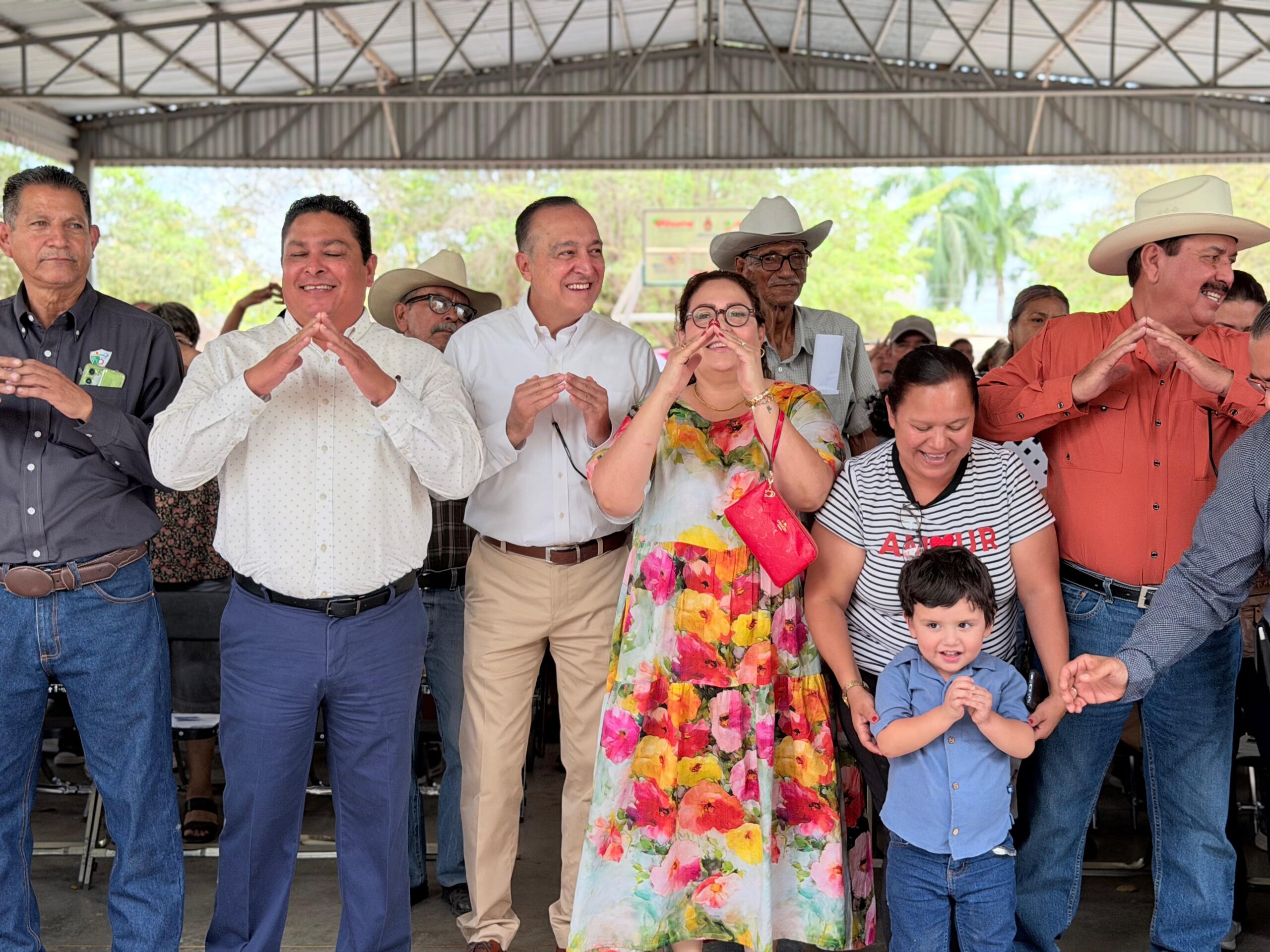 Anuncia Antonio Menéndez buenas noticias para comunidades de la Sindicatura Central.