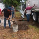 “Ahome mantiene al 90% limpieza y desazolve de rejillas, bocas de tormenta y cauces”: Obras Públicas.