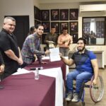 Jóvenes ahomenses reciben constancia de participación en Taller de Fotografía IMJU-ISJU.