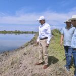 Avanza limpieza y desazolve del Dren Juárez; Gobierno de Ahome trabaja para reducir riesgos durante lluvias.