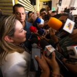 Brigadas de atención a la población entregan apoyos a afectados por lluvias en todo Sinaloa, informa la gobernadora Yeraldine.